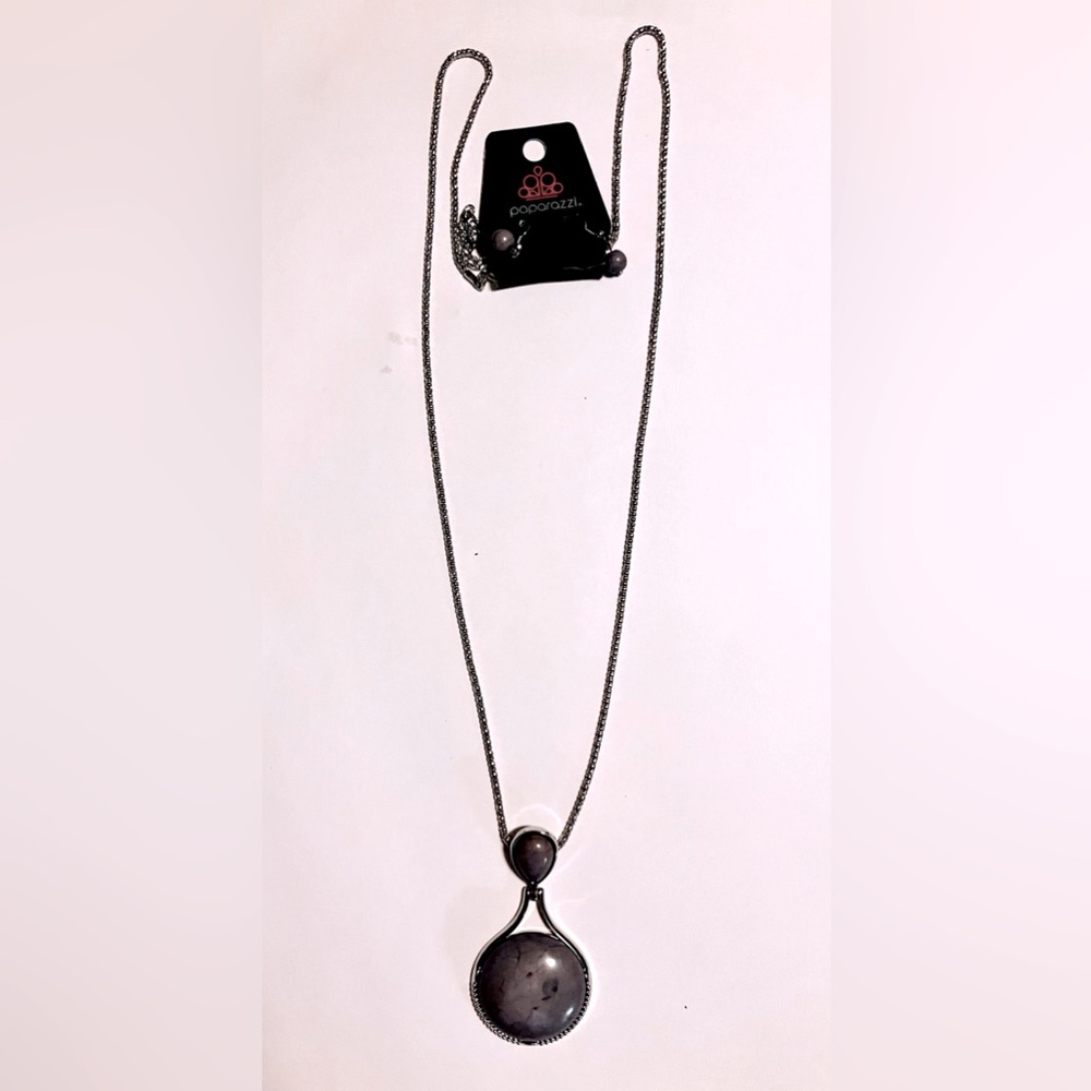 Paparazzi Necklace and Earring Set